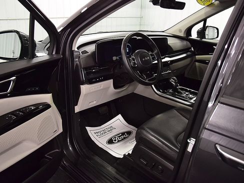 Used 2024 Kia Carnival SX Prestige FWD image 14