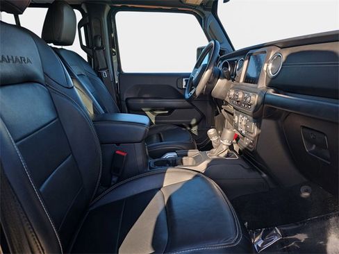 Used 2018 Jeep Wrangler Unlimited Sahara image 12