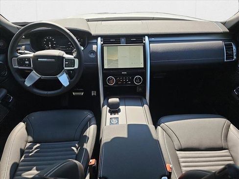 New 2024 Land Rover Discovery Dynamic SE image 4