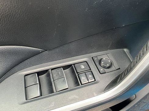 Used 2020 Toyota RAV4 XLE Premium image 18