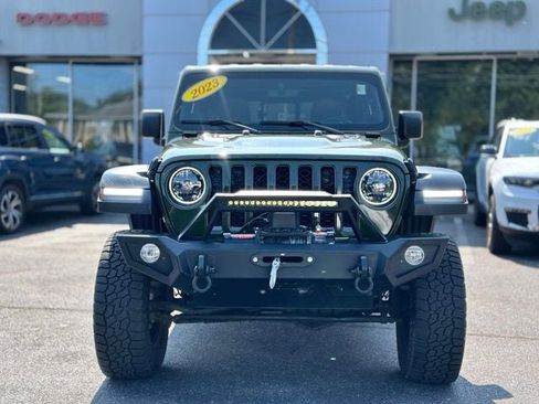 Used 2023 Jeep Gladiator Rubicon w/ LED Lighting Group AWD/4WD image 10