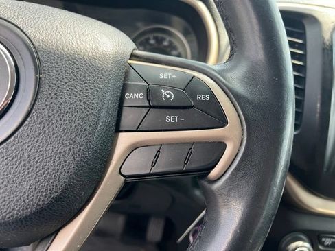 Used 2014 Jeep Cherokee Latitude AWD/4WD image 15