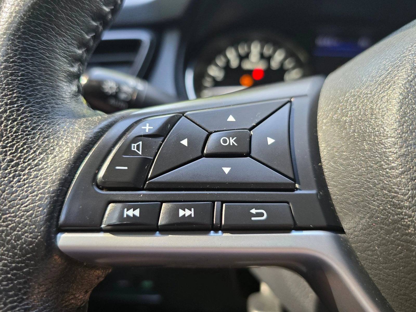 Used 2019 Nissan Rogue SV FWD image 24