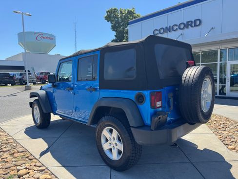 Used 2015 Jeep Wrangler Unlimited Sport w/ Quick Order Package 24S AWD/4WD image 8