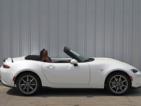 Used 2022 MAZDA MX-5 Miata Grand Touring w/ Appearance Package image 44