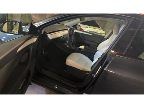 Used 2024 Tesla Model Y Long Range RWD image 5