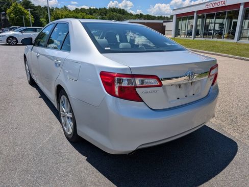Used 2012 Toyota Camry XLE FWD image 3