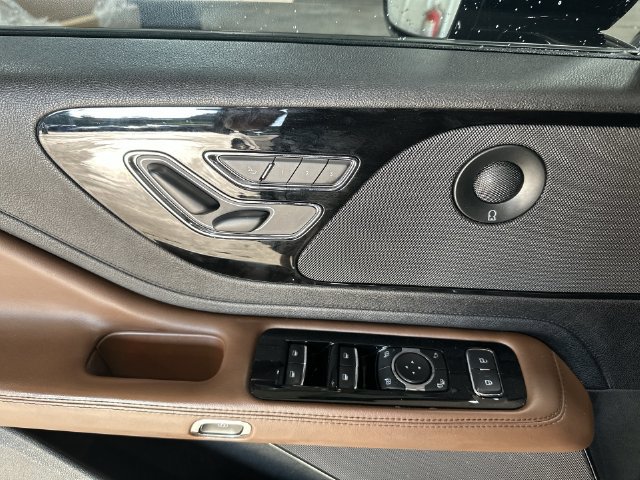 Used 2024 Lincoln Aviator Reserve w/ Jet Package AWD/4WD image 19