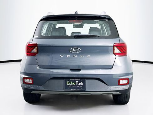 Used 2025 Hyundai Venue Limited image 7
