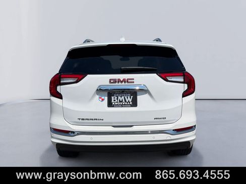 Used 2023 GMC Terrain Denali w/ Denali Premium Package AWD/4WD image 4