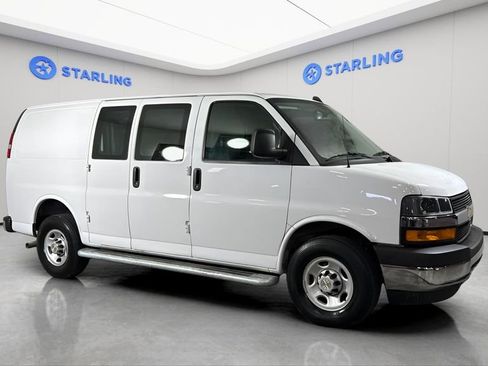 Used 2024 Chevrolet Express 2500 w/ Driver Convenience Package RWD image 9