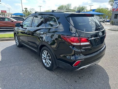 Used 2017 Hyundai Santa Fe SE FWD image 4