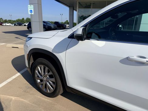 Used 2026 Buick Enclave Preferred FWD image 9