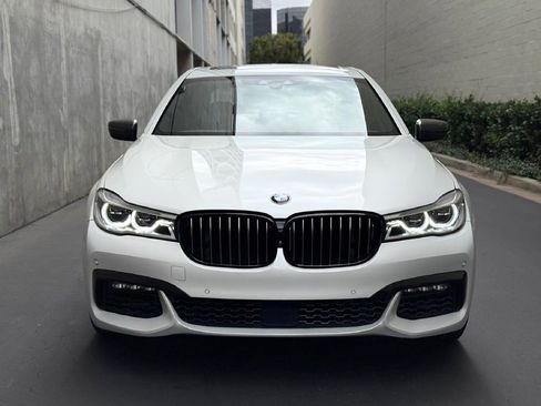 Used 2017 BMW 750i xDrive image 4