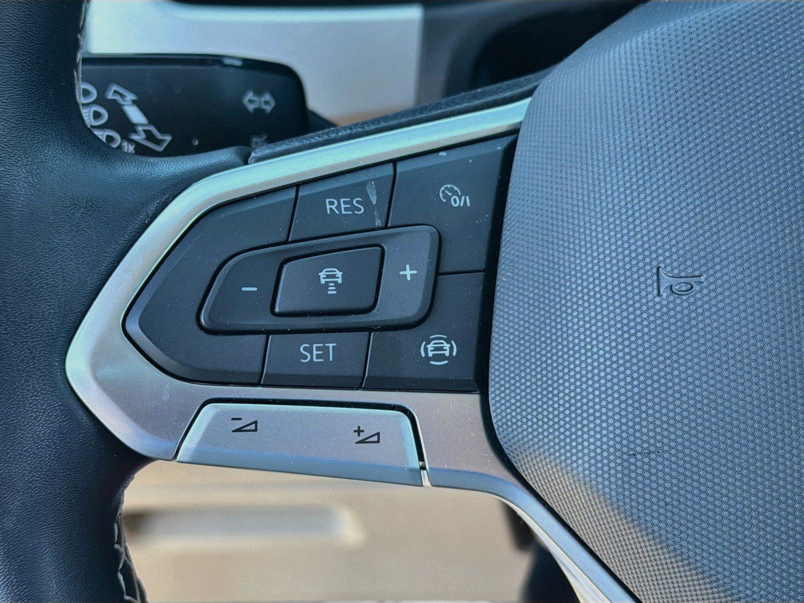 Used 2023 Volkswagen Atlas SE w/ Panoramic Sunroof Package AWD/4WD image 18
