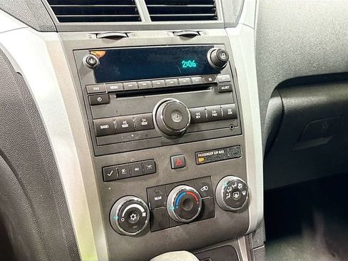 Used 2012 Chevrolet Traverse LT FWD image 12