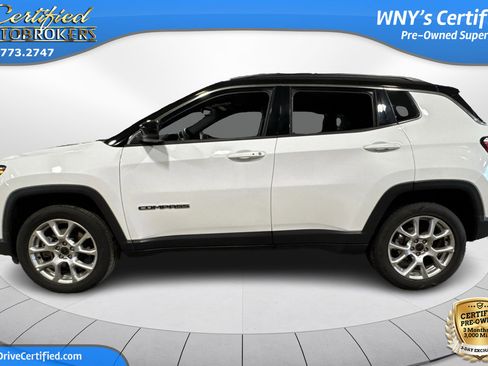 Used 2025 Jeep Compass Limited AWD/4WD image 9