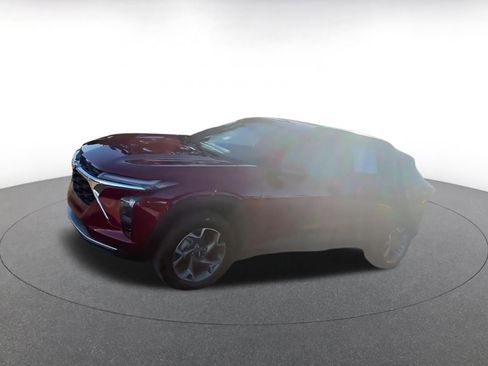 Used 2025 Chevrolet Trax LT w/ LT Convenience Package image 7