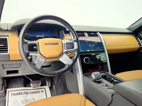 Used 2023 Land Rover Discovery Metropolitan Edition image 13