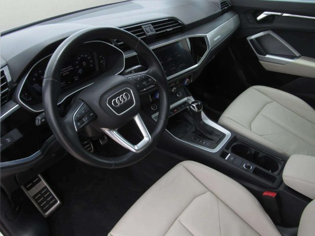 Used 2021 Audi Q3 2.0T Premium Plus w/ Premium Plus Package AWD/4WD image 17