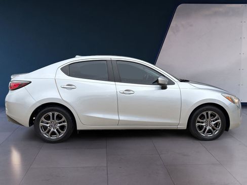 Used 2019 Toyota Yaris LE image 6