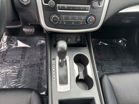 Used 2016 Nissan Altima 2.5 SR w/ Interior Lighting Package FWD image 12