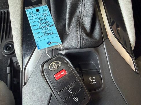 Used 2023 Toyota Corolla Cross LE AWD/4WD image 32