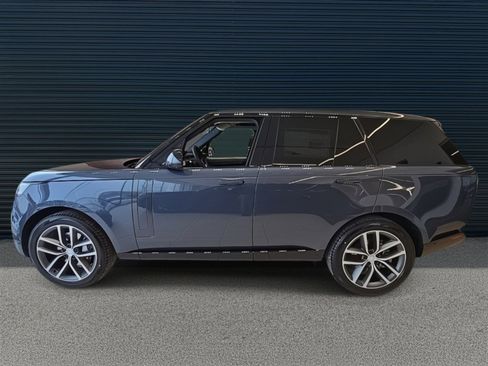 Used 2025 Land Rover Range Rover SE image 3