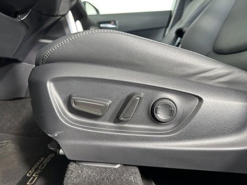 Certified 2022 Toyota Corolla Cross XLE image 22