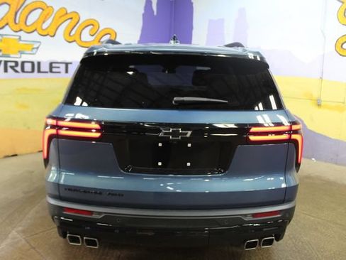 Used 2025 Chevrolet Traverse LT w/ Midnight/Sport Edition AWD/4WD image 3