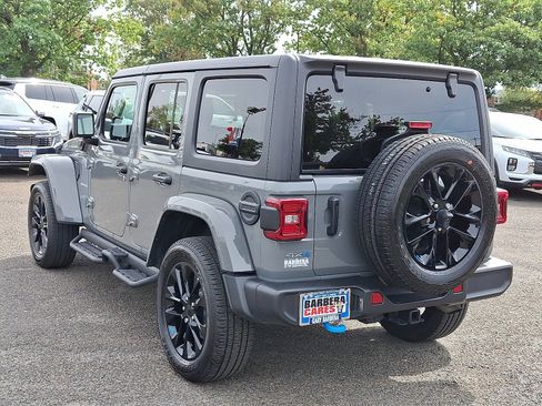 Used 2023 Jeep Wrangler Unlimited Sahara image 4