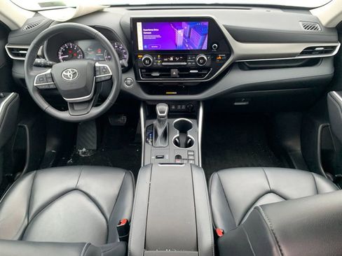 Used 2023 Toyota Highlander XLE image 17