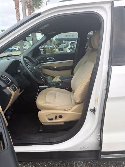 Used 2017 Ford Explorer XLT FWD image 16