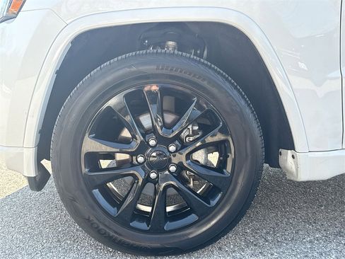 Used 2020 Jeep Grand Cherokee Altitude image 19