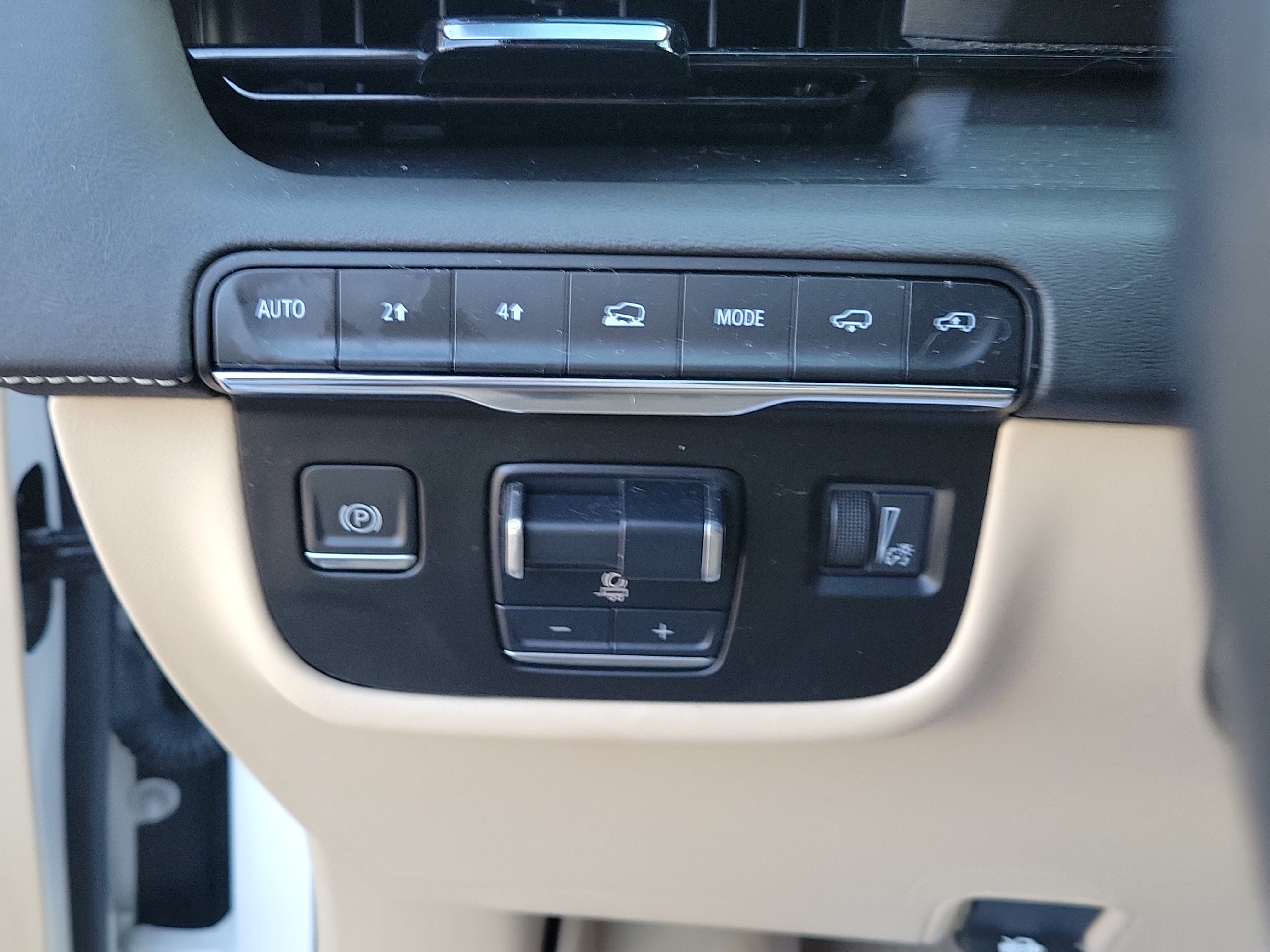 Used 2023 Cadillac Escalade Premium Luxury w/ Performance Package AWD/4WD image 22