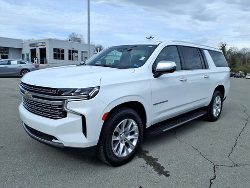 Used 2023 Chevrolet Suburban Premier image 8