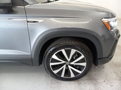 Used 2024 Volkswagen Taos SE FWD image 3