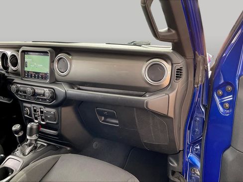 Used 2019 Jeep Wrangler Unlimited Sahara w/ Uconnect 4C Nav & Sound Group AWD/4WD image 17