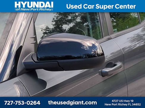 Used 2024 Hyundai Venue Limited FWD image 11
