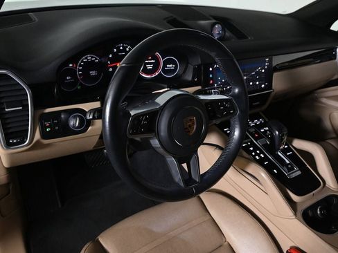 Certified 2023 Porsche Cayenne AWD/4WD image 4