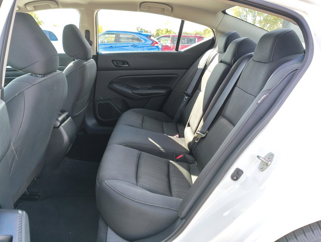 Used 2025 Nissan Altima 2.5 SV FWD image 13