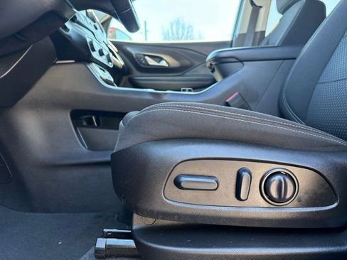 Used 2023 GMC Terrain SLE w/ Driver Convenience Package image 32