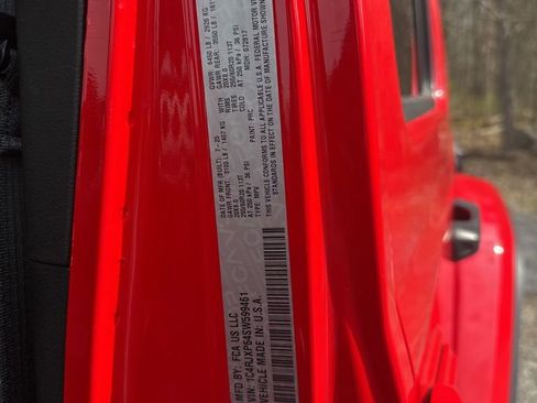 Used 2025 Jeep Wrangler Unlimited Sahara w/ Safety Group image 13