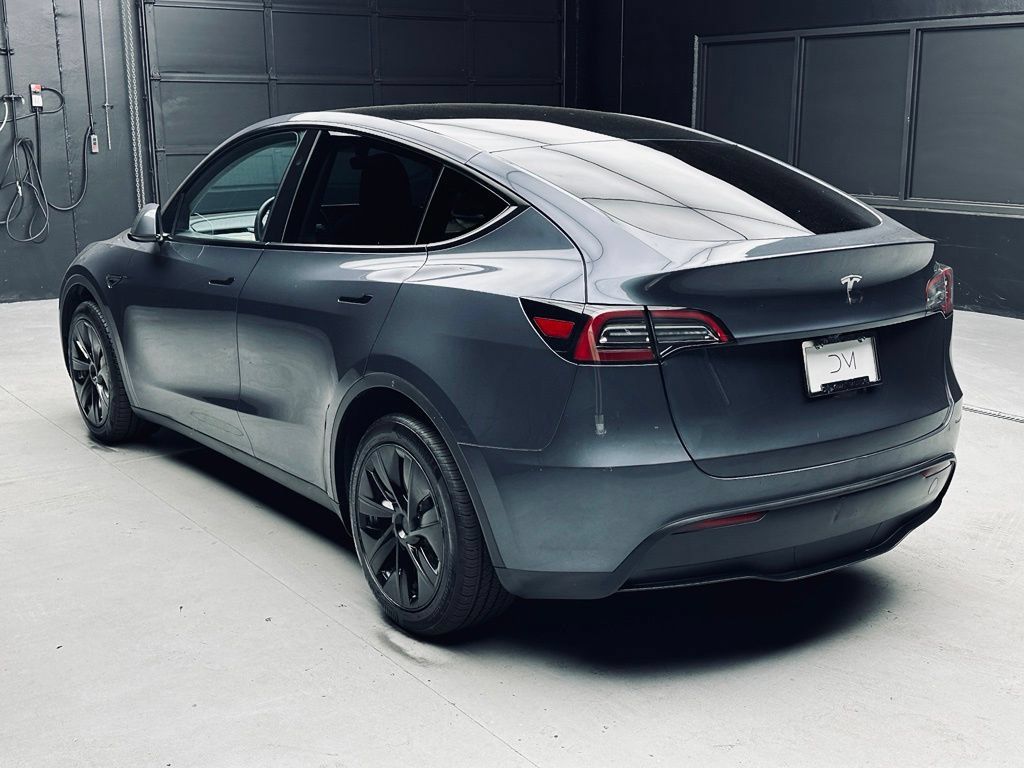 Used 2023 Tesla Model Y Long Range AWD/4WD image 5