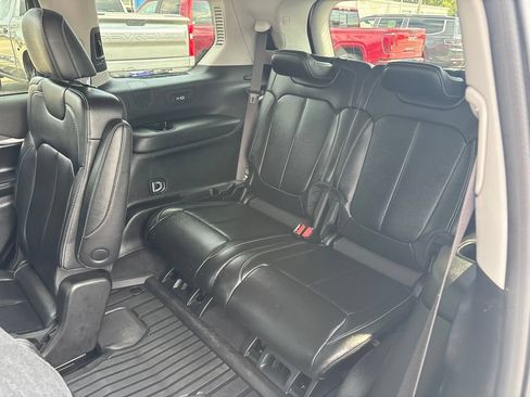 Used 2023 Jeep Grand Cherokee L Limited AWD/4WD image 38