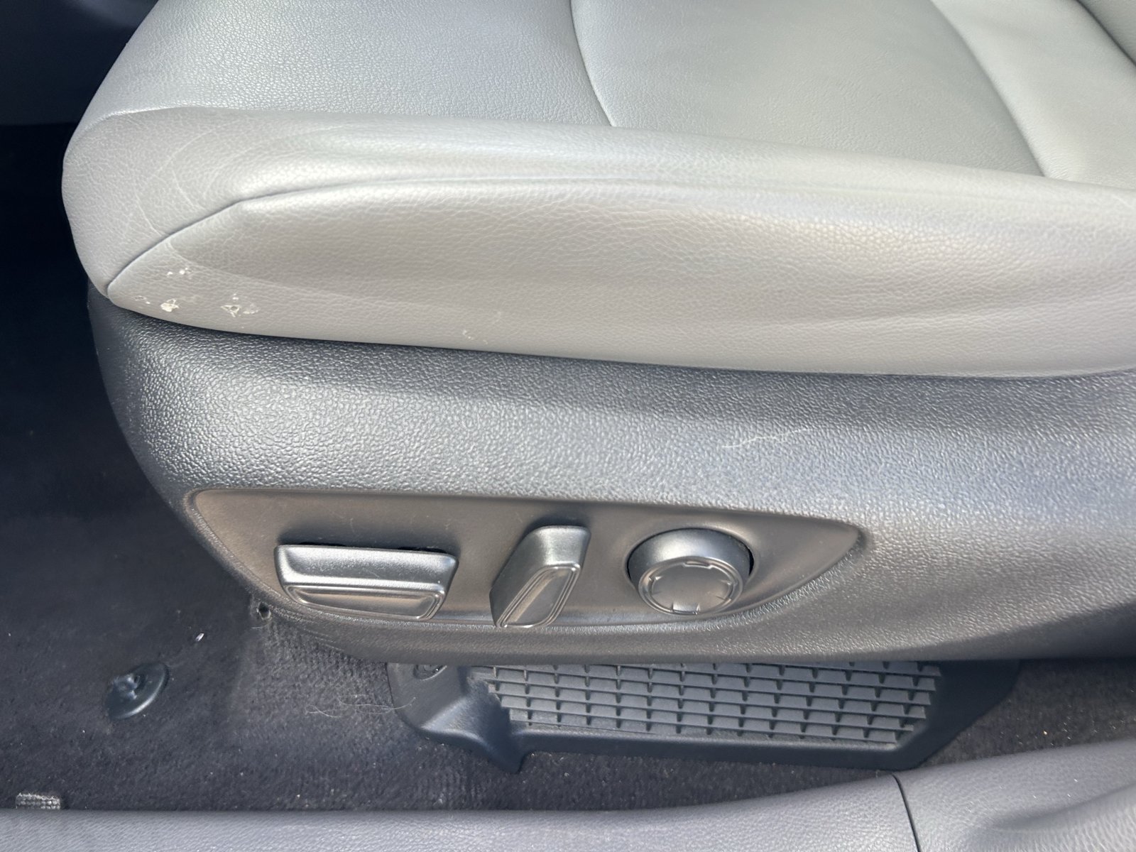 Used 2024 Toyota Sienna XLE FWD image 15
