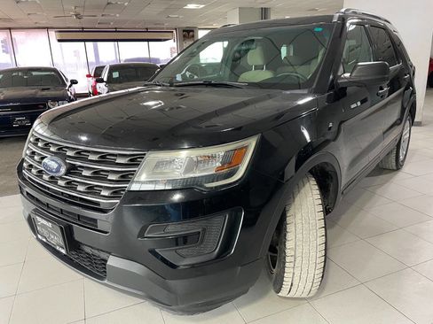 Used 2017 Ford Explorer 4WD image 3