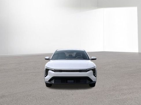 New 2025 Kia K4 LXS image 2