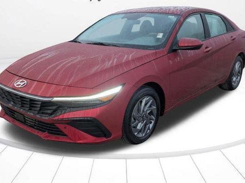 Used 2024 Hyundai Elantra SEL image 1