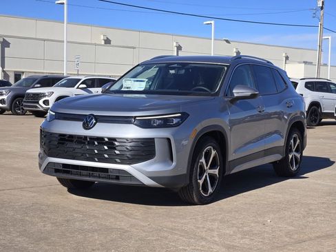 New 2026 Volkswagen Tiguan SE FWD image 2
